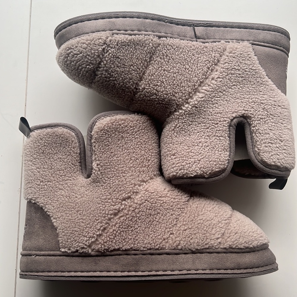 Family Fairy Women’s Quilted Sherpa/Faux Fur Lining Slippers- SZ 7-8 -RUNS SMALL